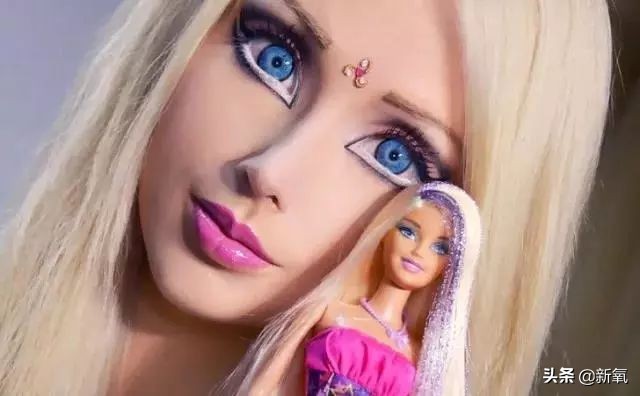 关晓彤黑色芭比造型,关晓彤专属芭比娃娃