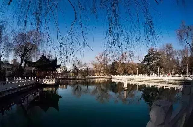 冬季山东山泉水最美最有韵味？济南山泉水美？泰山上下一片银白？