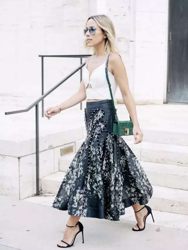 夏天穿显脚小百搭鞋,夏天少穿什么鞋子最好