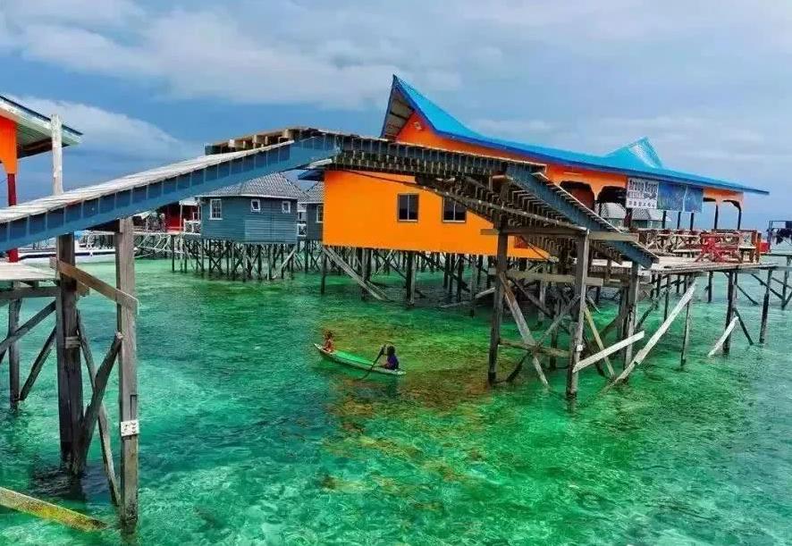 马来西亚全年可穿夏装，900多家旅游饭店，达国际水平的有几十家