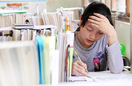 为什么孩子刚开始住校不适应,孩子刚寄宿不习惯怎么办