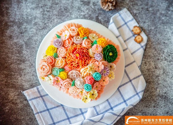 生日蛋糕裱花教程简单视频,生日蛋糕裱花的配方及制作