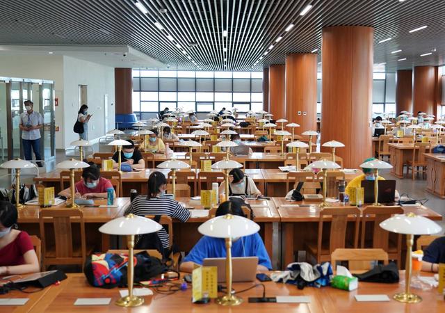 大学被舍友孤立感到特别孤独,当寝室长被舍友孤立怎么办