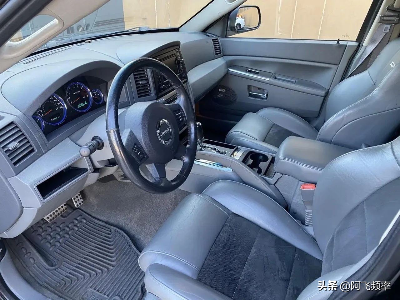 2020款jeep大切诺基srt8试驾视频,08款jeep大切诺基5.7越野