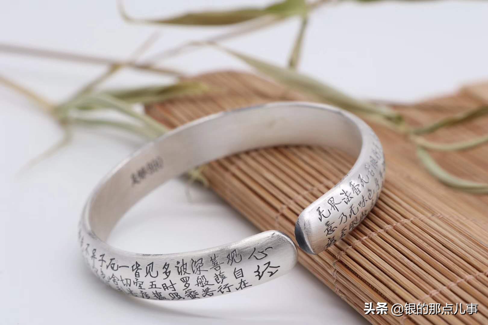 想买到合适尺寸的银手镯，你需要专业的测量方法