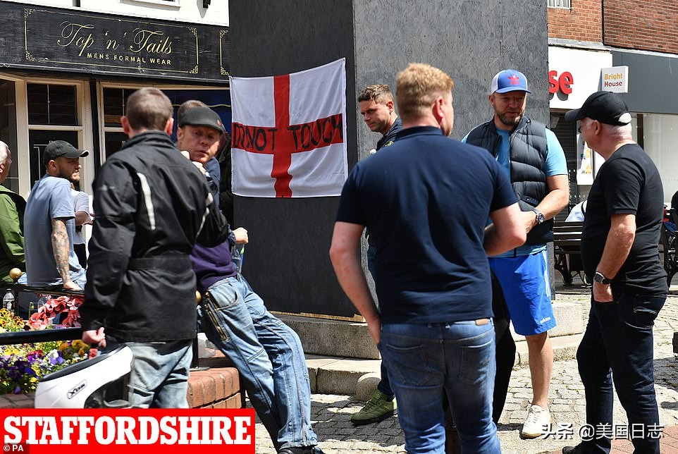 英国抗议人群与警方爆发冲突,英国白人右翼和反种族主义