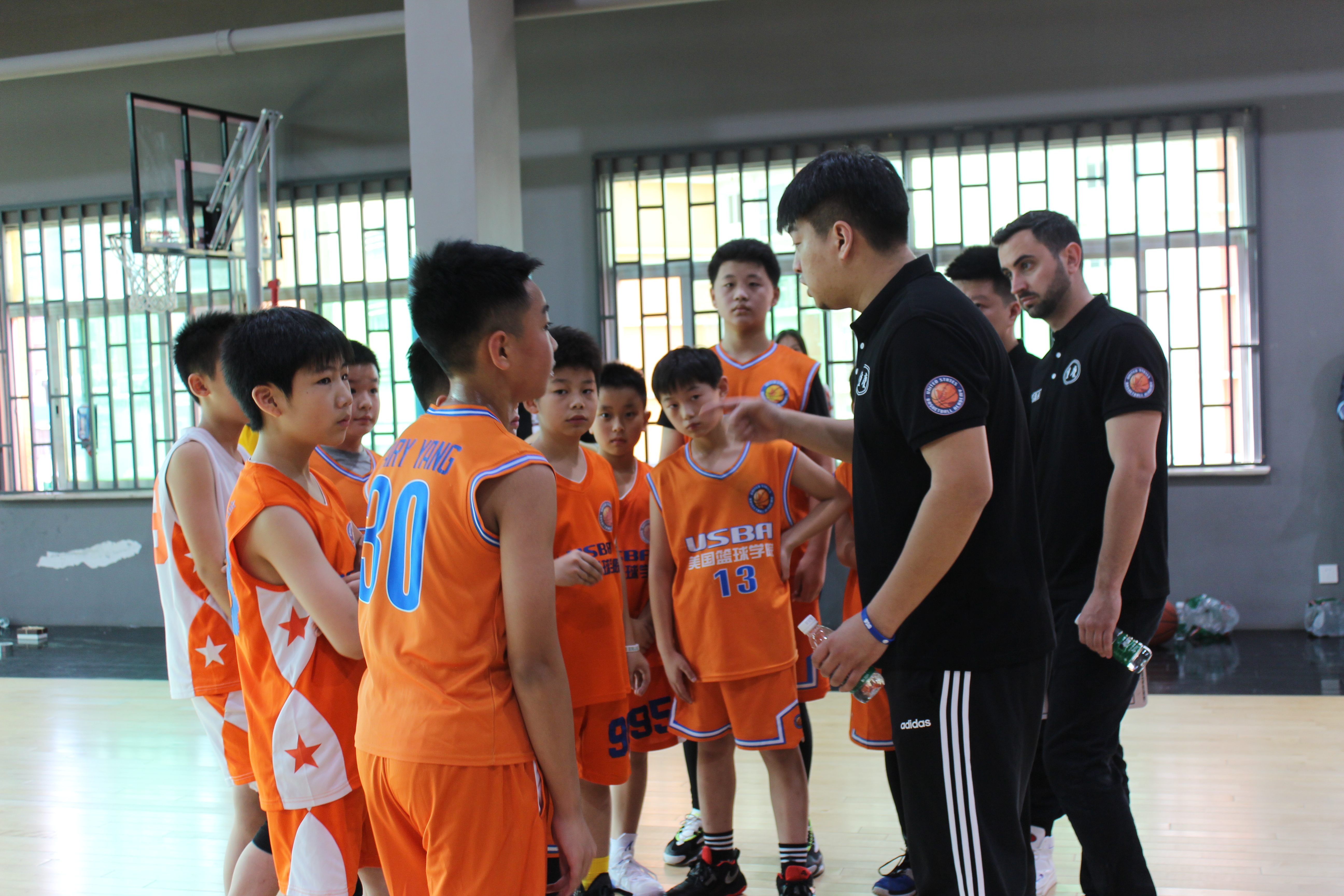 昆明篮球技巧教学:柔韧和灵敏练习为学习篮球技术打下坚实的基础