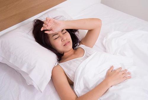 糖尿病晚上睡觉老是出汗怎么回事,晚上睡觉老是口渴是糖尿病吗