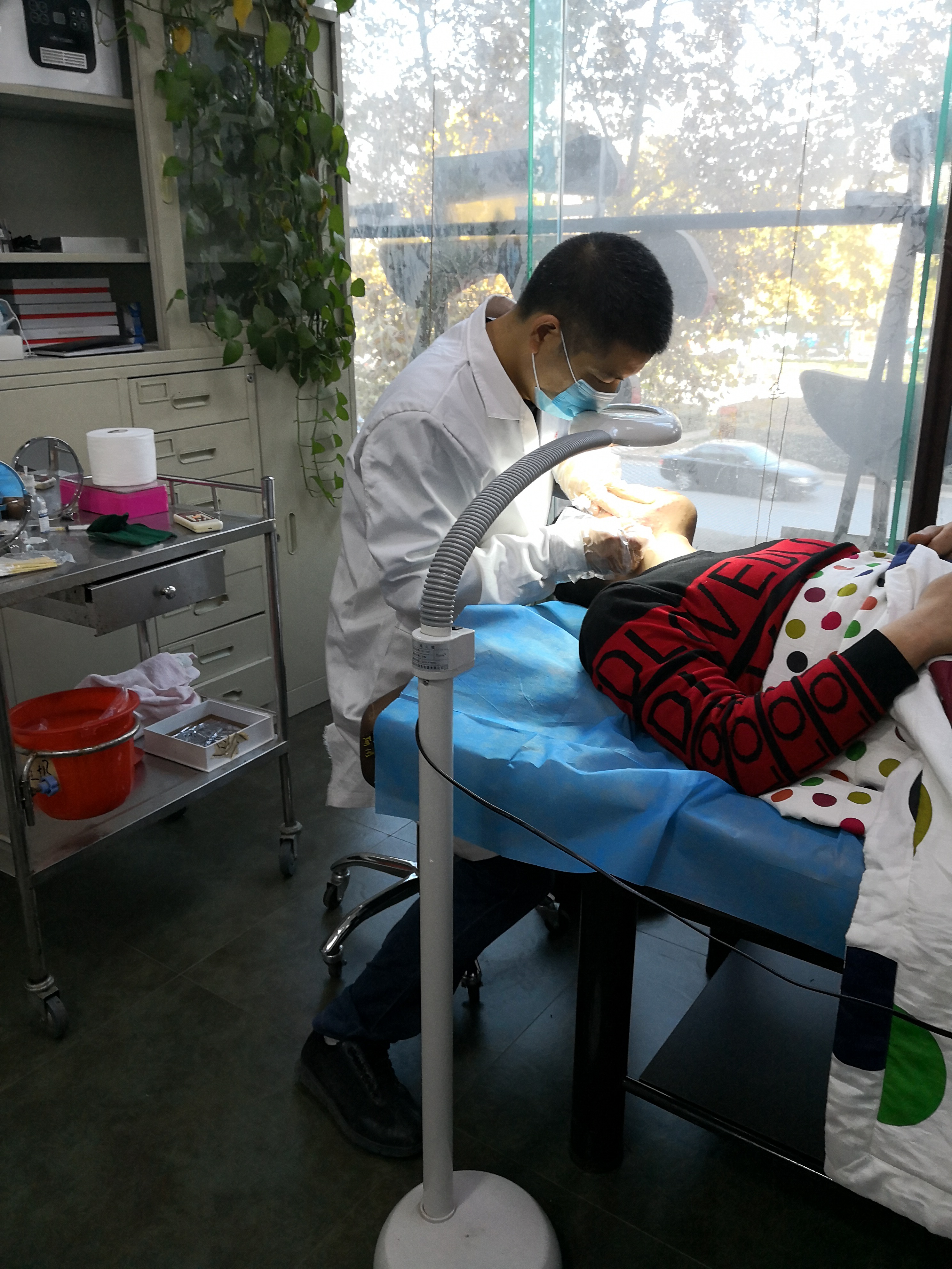 开口粉刺跟闭口粉刺有什么区别,开口粉刺和闭口粉刺是什么样的