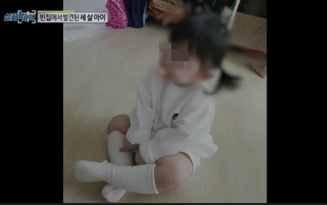 女童被妈妈饿成干尸,亲爸狂扇婴儿巴掌:你不知道,孩子有多爱你