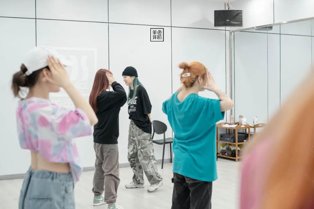 跳舞左右甩头发怎么练,跳舞甩头发慢动作教程