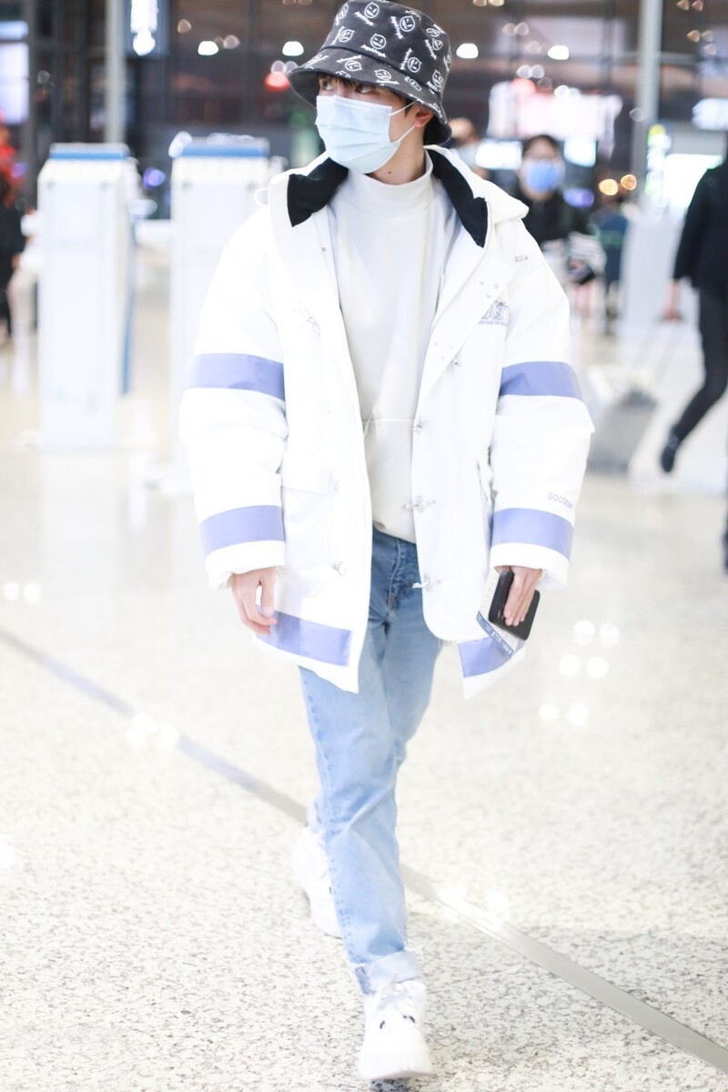 周深服装搭配牛仔服,周深牛仔裤穿衣搭配图