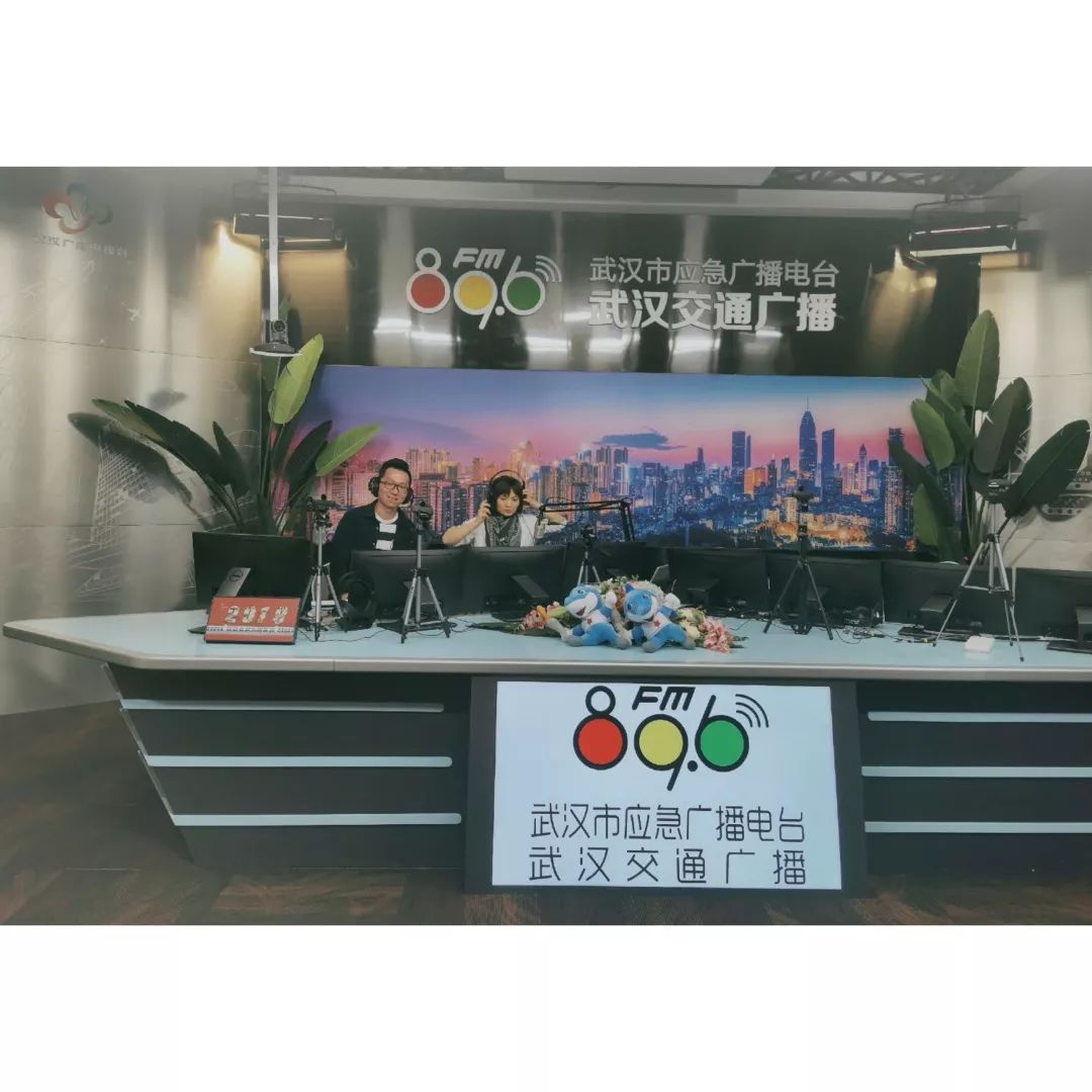 行走的耳朵抖音视频,行走的耳朵