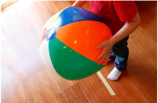 假期孩子想玩的游戏有哪些,2-3岁亲子玩球