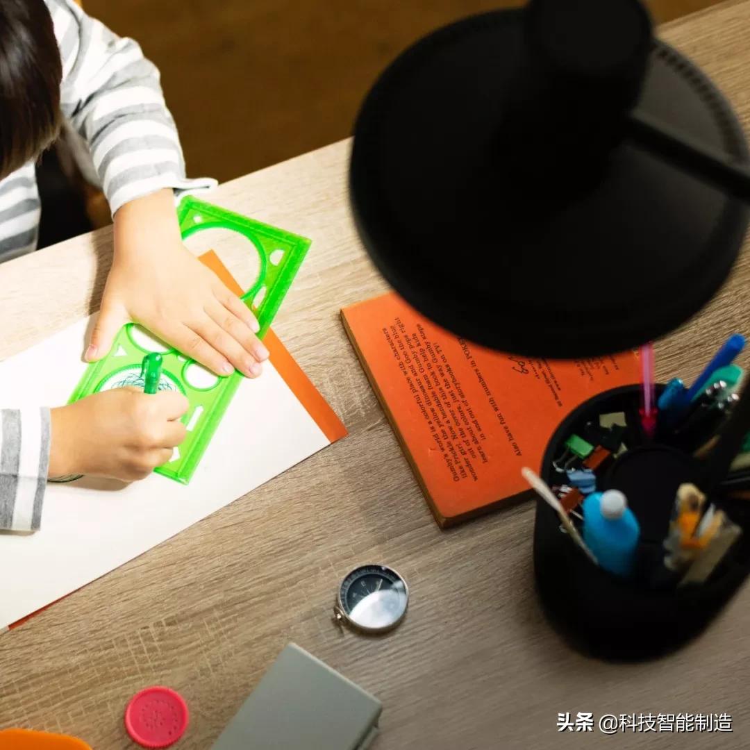 乔布斯用的台灯 (乔布斯选的台灯)