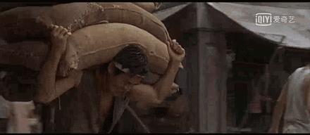 周星驰功夫斧头帮经典片段,周星驰功夫最经典包租婆片段