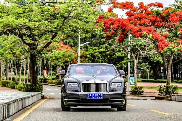 试驾劳斯莱斯曜影2020款,试驾劳斯莱斯幻影2022新款