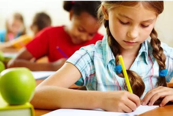 10岁男孩很幼稚做题总是粗心大意,一年级孩子做题老粗心怎么办