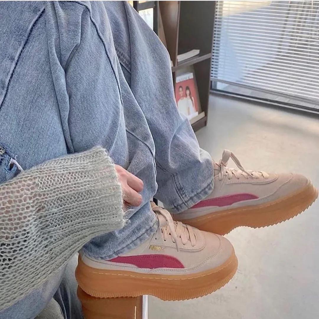 为什么韩国人总能把丑鞋穿成爆款，拍照技巧发色妆容，配饰少不了