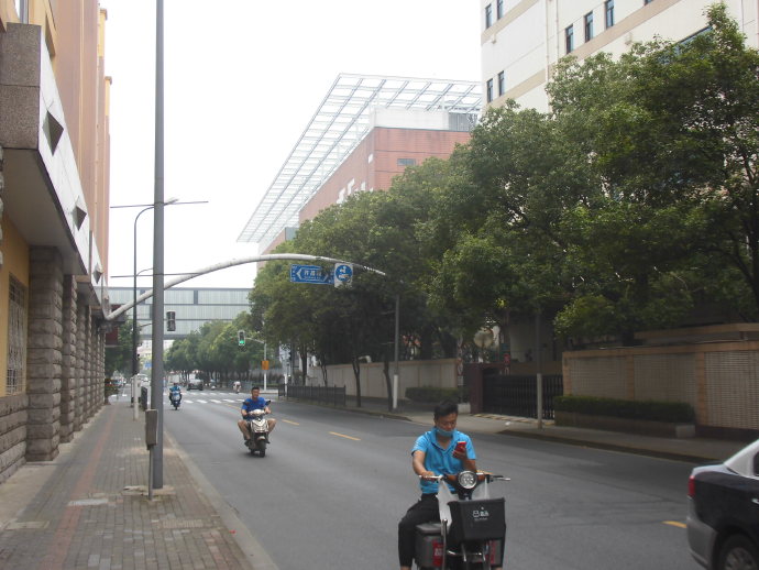 租界公园、跑狗场、卷烟厂，这条马路“活化石”太多