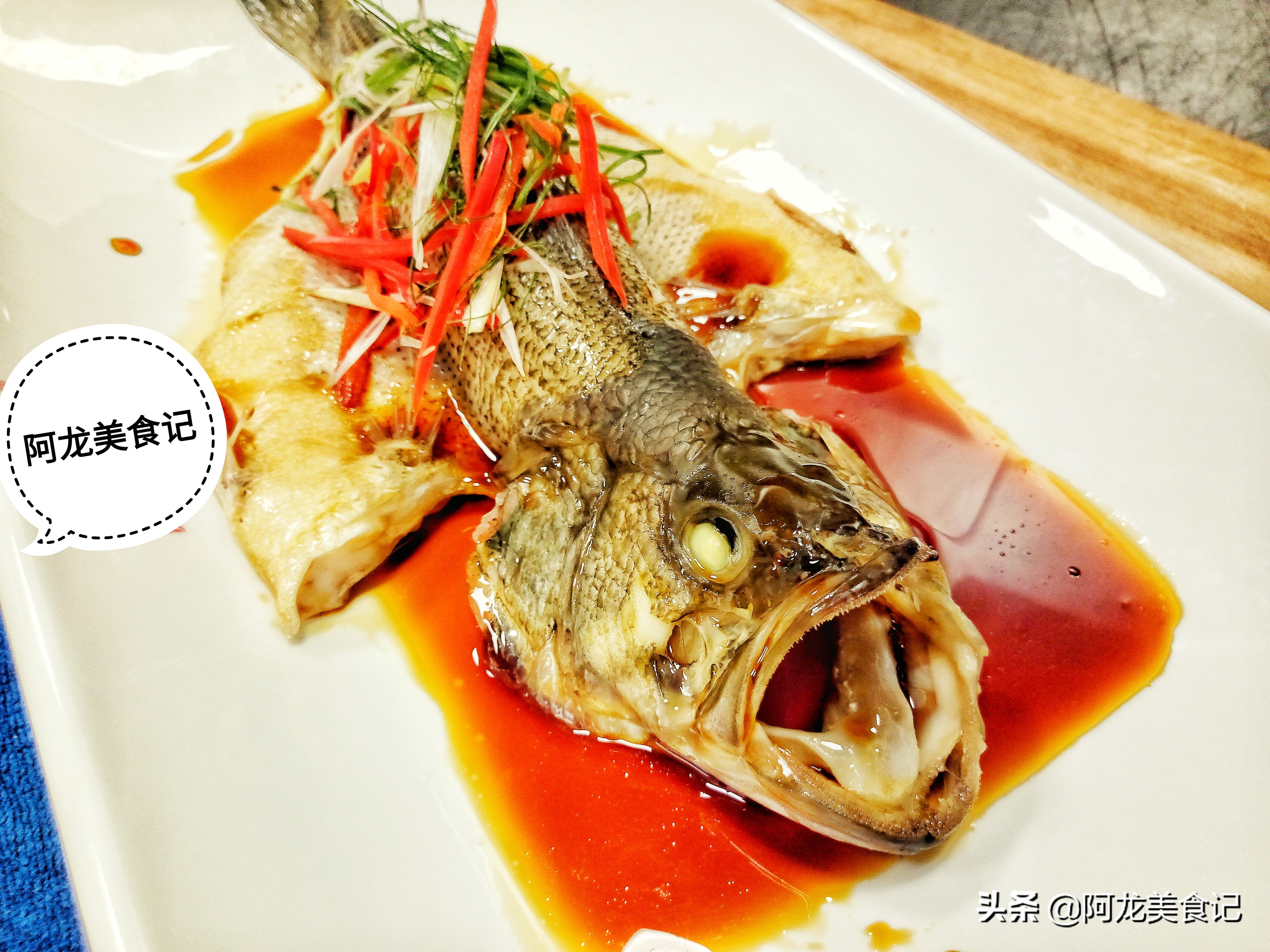 清蒸鱼的蒸鱼豉油什么时候放最好,清蒸鱼先放热油还是先放蒸鱼豉油