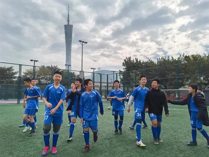 梅西c罗之前足球先生,前恒大足校球员