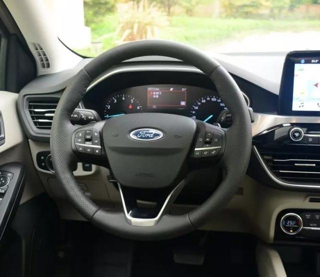 新款福克斯三厢值得买吗,三厢福克斯好看吗