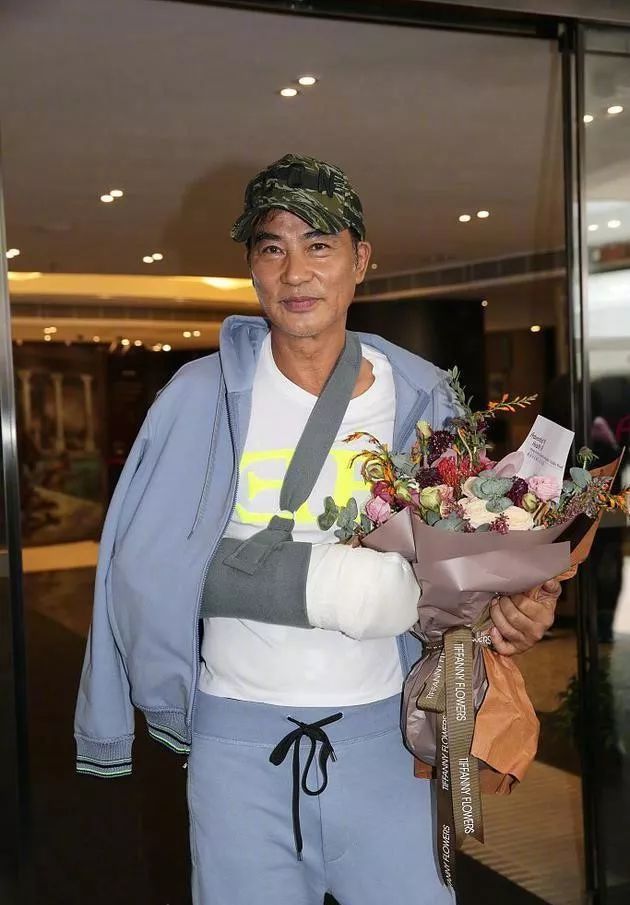 任达华被刺后露面,任达华被刺伤情