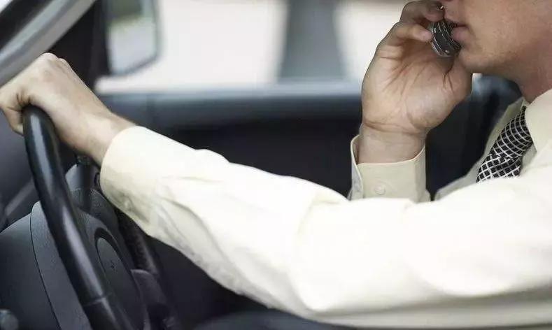 武汉女子被男友当街刺伤,一女子在地下停车场被男女围殴