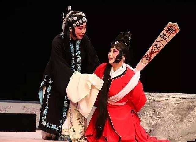 窦娥冤蔡婆婆是个怎样的人,窦娥为什么被卖给蔡婆婆