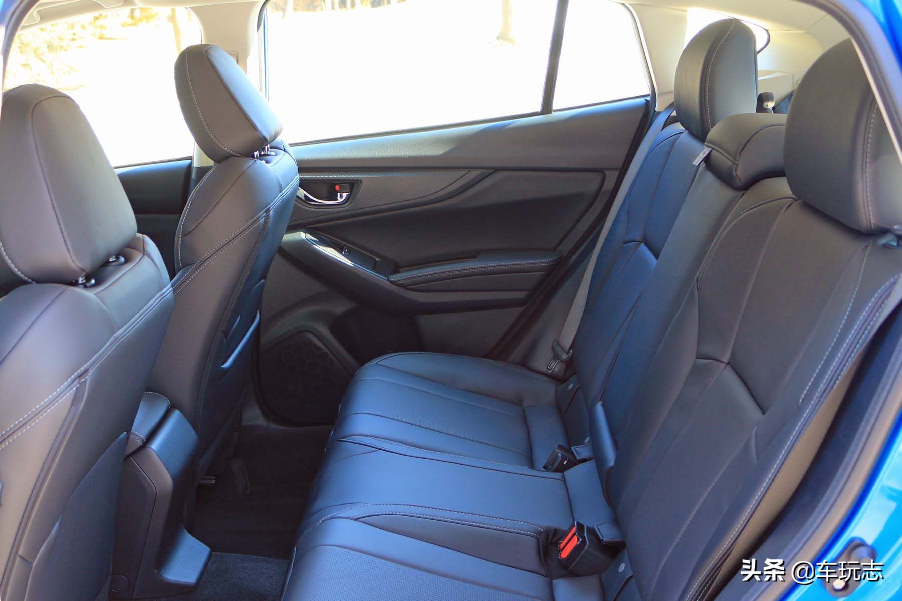 偶遇最新款斯巴鲁翼豹,2021款斯巴鲁翼豹两厢小钢炮