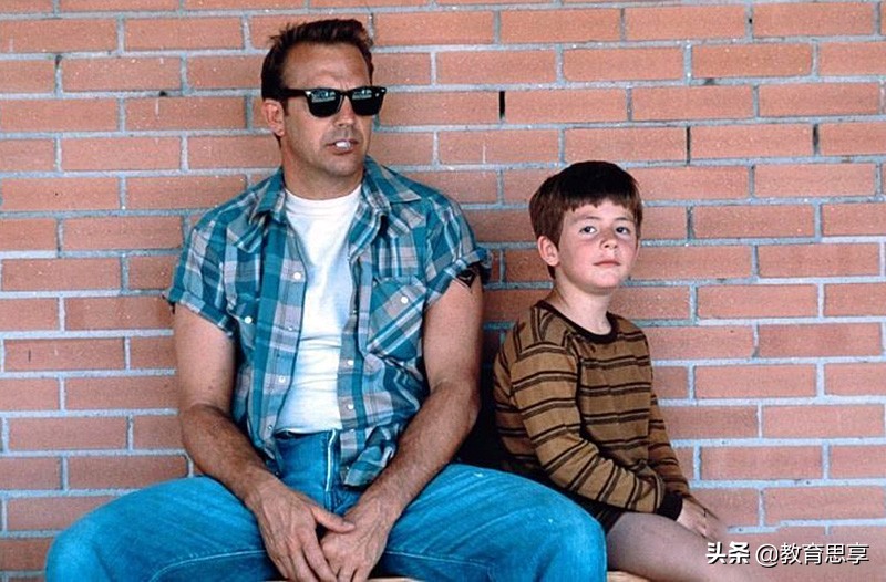 《完美的世界》：父母的爱是无私，而孩子对父母的爱是天真单纯