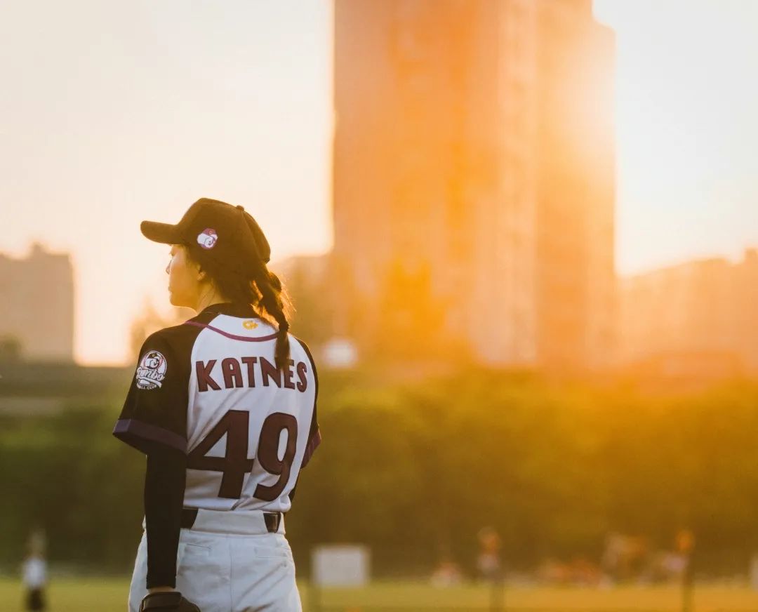 再见安打,竟发生在这场民间女子棒球赛上|「棒球人生」