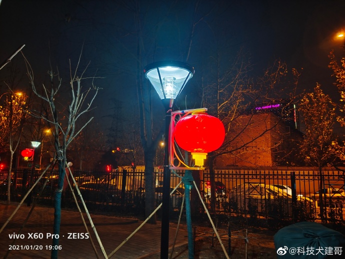 vivox70pro+和小米11ultra对比,小米11拍照多少倍变焦