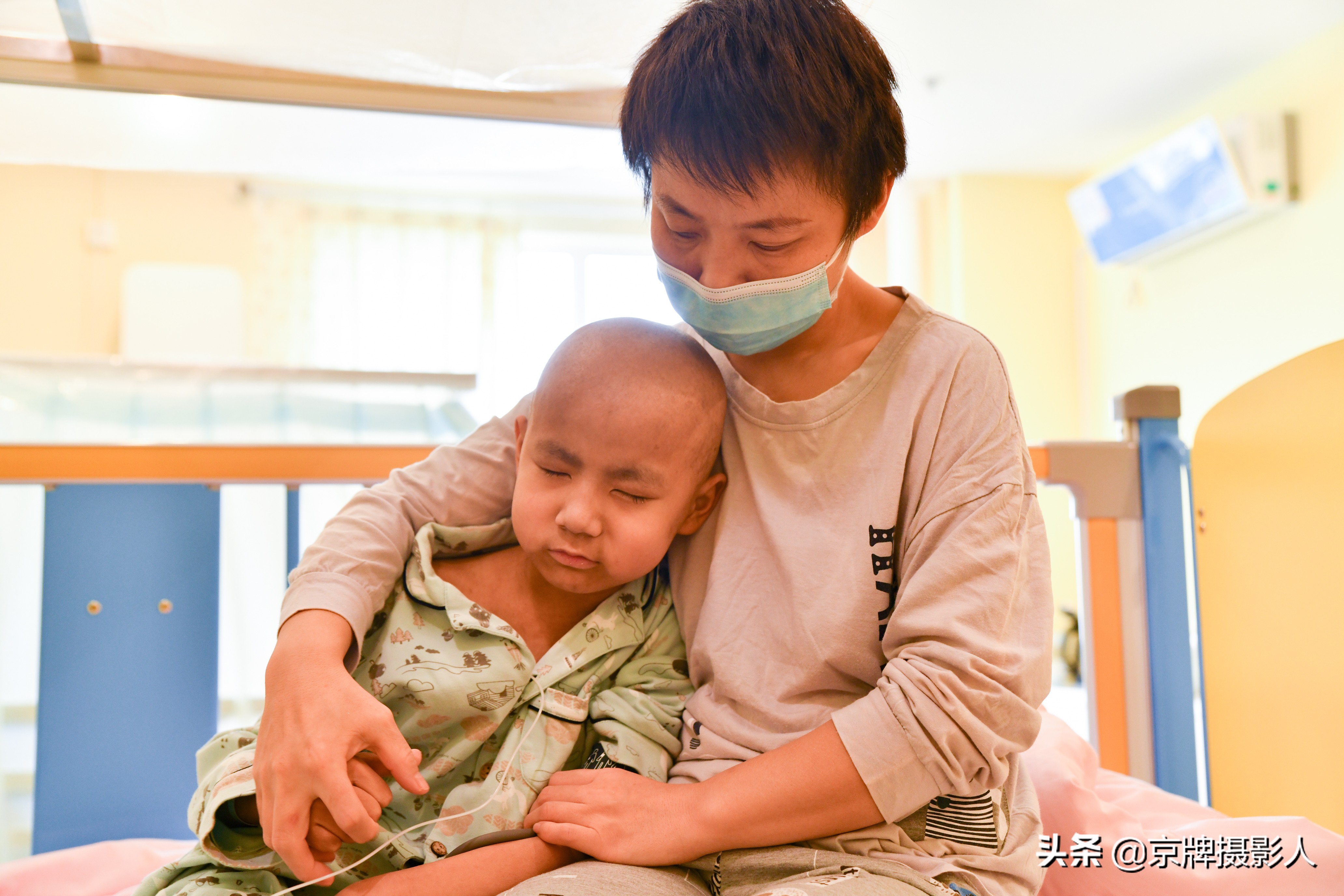 宝宝过敏挠痒,宝宝皮肤过敏需要即刻去医院吗