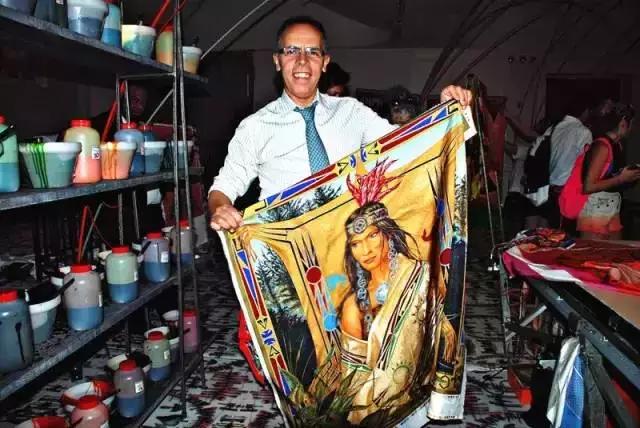 爱马仕丝巾贵的原因,爱马仕丝巾白标和黑标区别