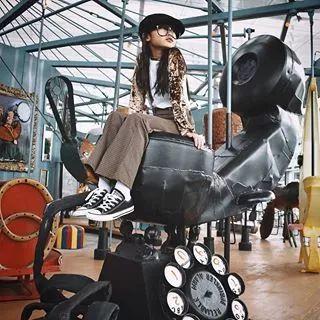 9岁小姑娘滑板视频,9岁滑板女孩