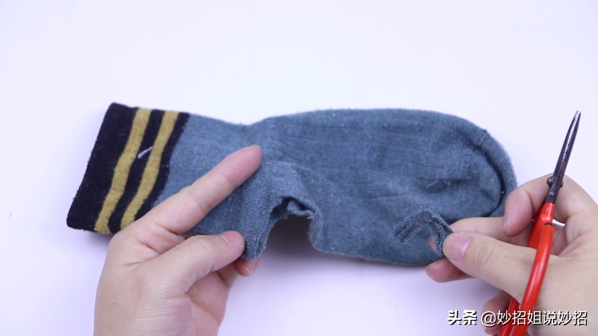 袜子破洞了怎么补比较好,修补袜子破洞五角星慢动作新针法