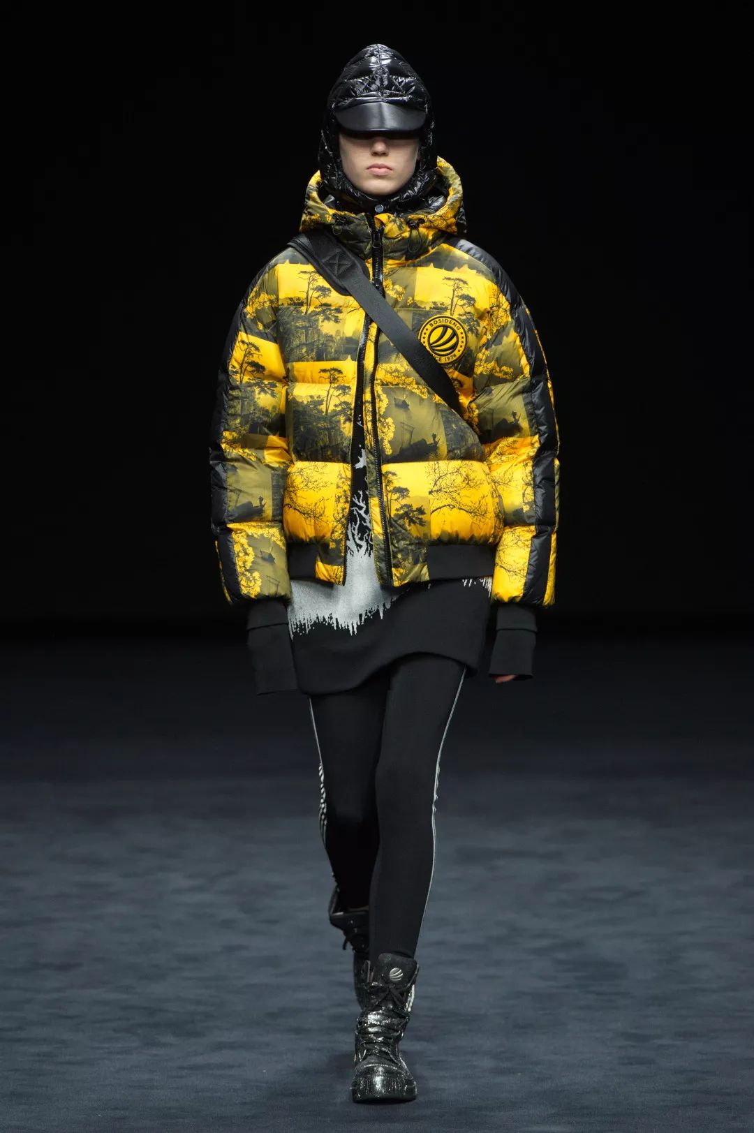 为了抢全球大咖都在翻牌的羽绒服，我差点挤晕在波司登...