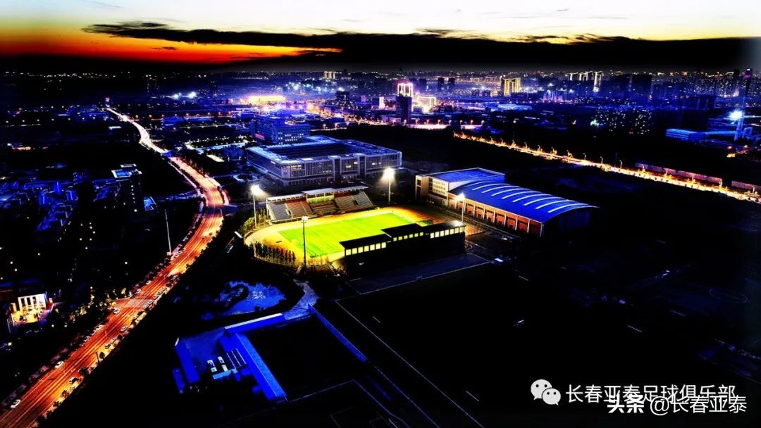 吉林长春伊通河灯光秀,长春亚泰南岭体育场夜景
