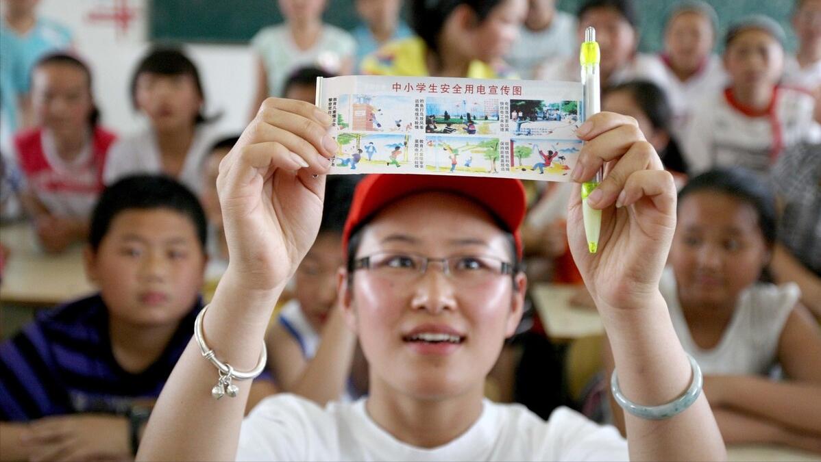 高三学生玩手机被学校开除怎么办,高中生因玩手机被处分有影响吗