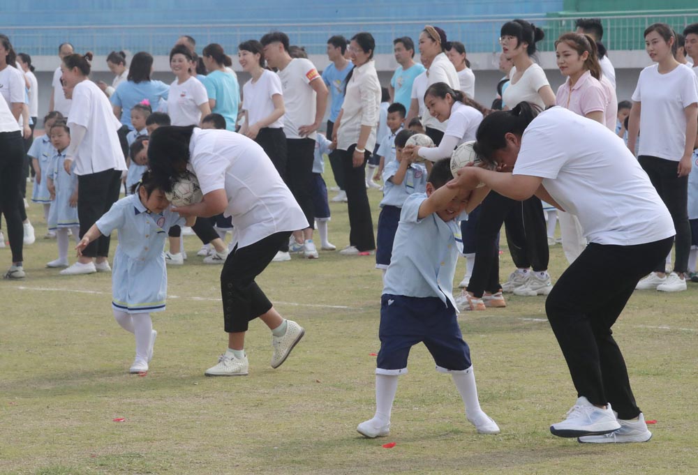 庆六一少儿篮球比赛洛阳,庆六一幼儿园亲子运动会报道