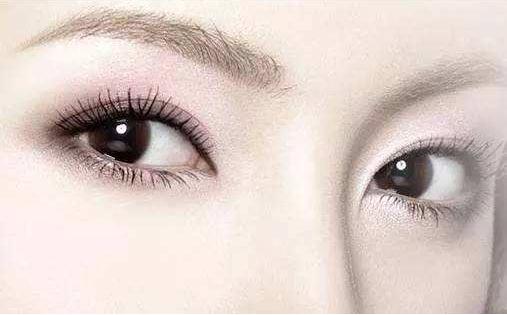 东方女子的美是清澈婉约,一个单眼皮一个双眼皮的女生颜值