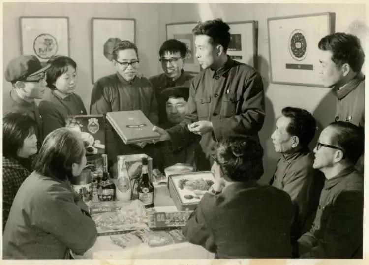 别再冒犯美工了。就一设计师，也想当美工