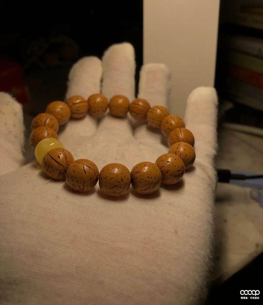 短发超飒小姐姐，玩串儿不贵也精致，骑起车来，帅翻天