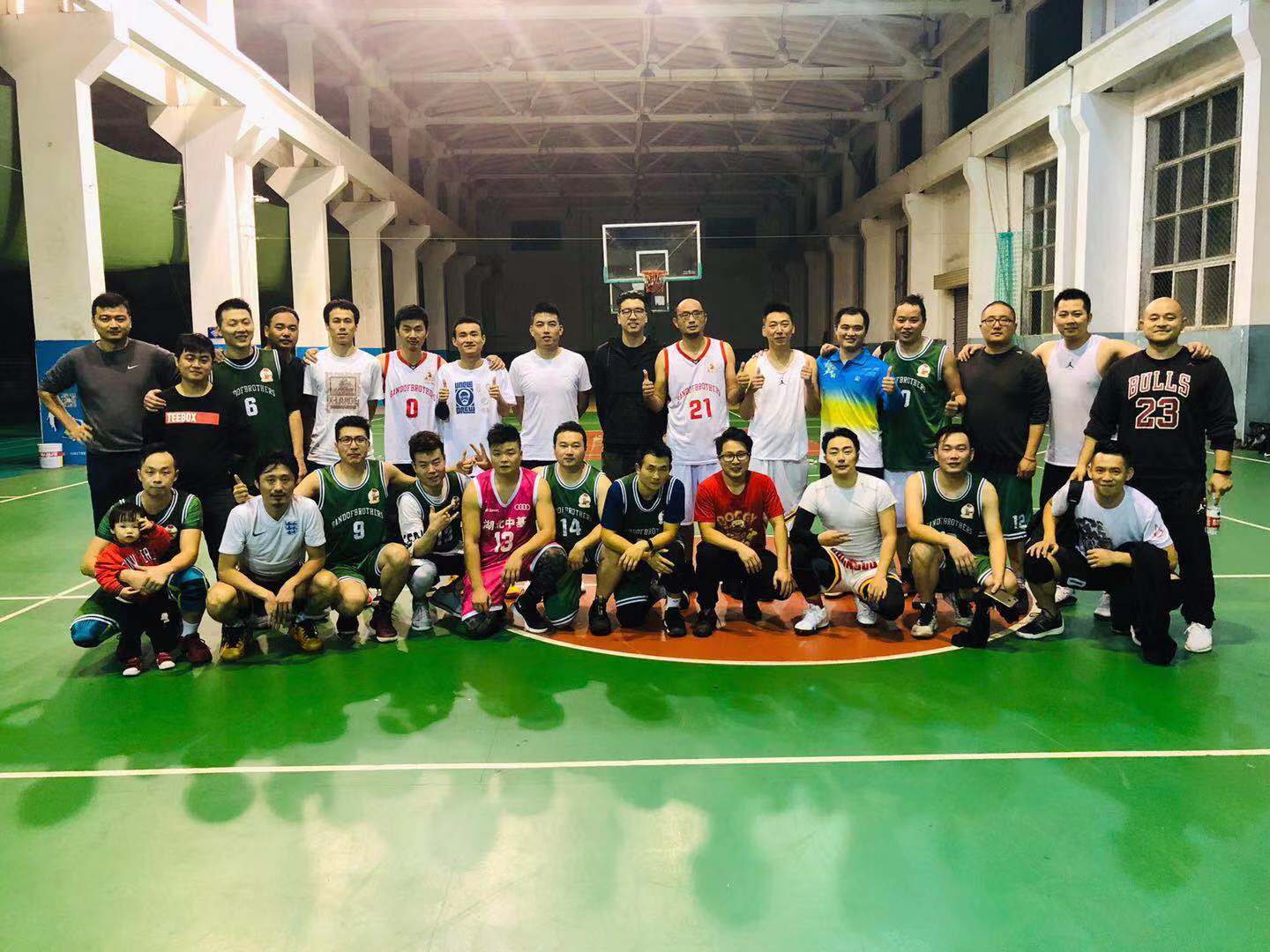 如果你在光谷打篮球,你应该认识这群“老球痞”...