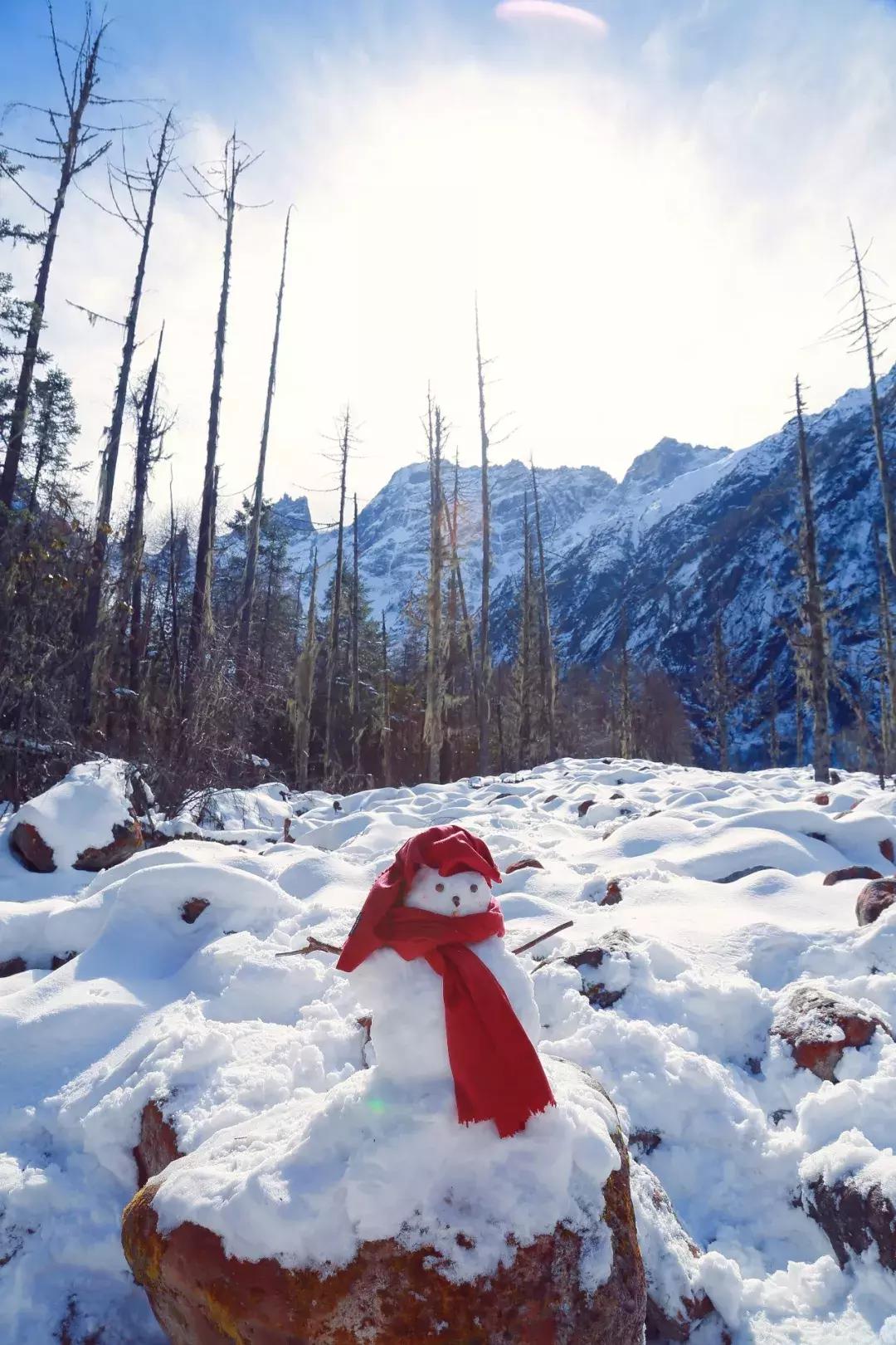 阿坝州又一处绝对秘境,雪山红石全部免费看,成都出发可耍2天!