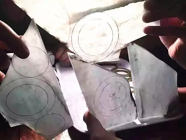 切出极品玻璃种翡翠,切出高冰翡翠