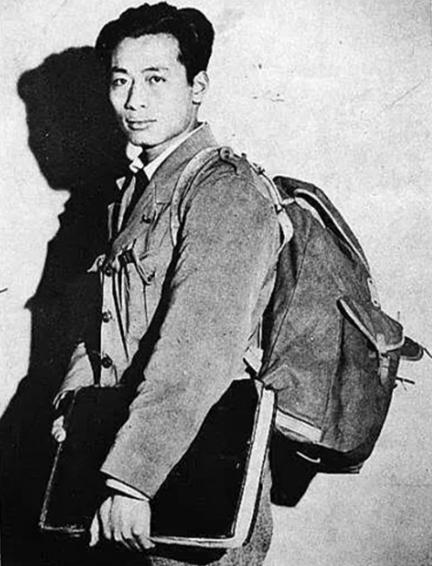 中国小伙子环游世界,希特勒竟与他畅谈2天,还给他画了一幅画像