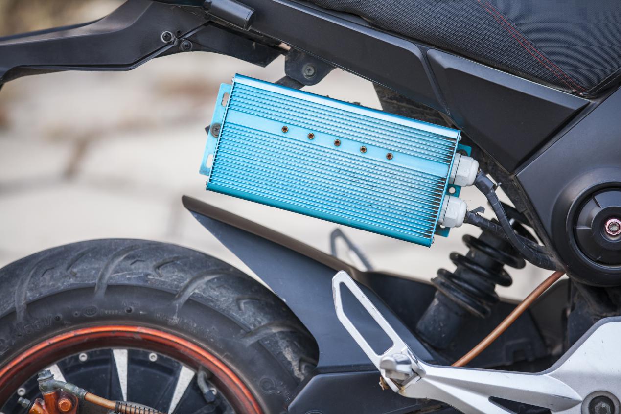 孤独夜里男孩的唯一陪伴，小厂电摩也有的情怀槽车详聊小猴m3！